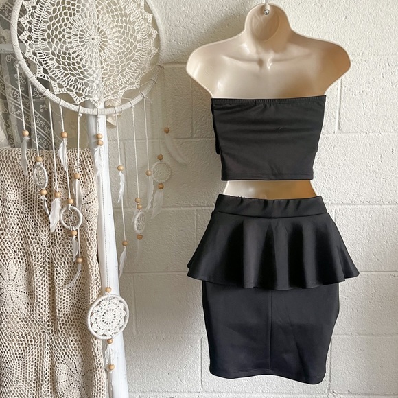 2B Bebe Ruffle Mini Black Pencil Skirt - Picture 7 of 9